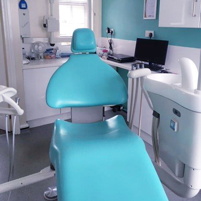 https://www.expressionsdental.co.uk/wp-content/uploads/2023/02/maelor_surg_pic.jpg